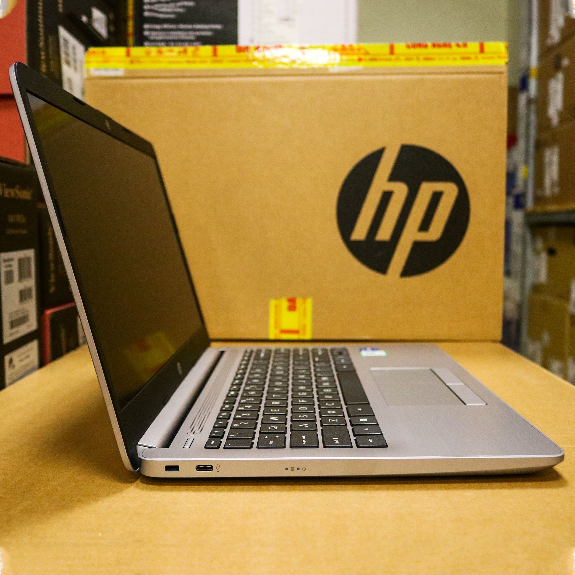 Hình ảnh chi tiết Laptop HP 240 G9 i7-1255U/ 8Gb/ 512Gb SSD/ 14.0FHD/Win-11/6L1Y5PA - Ảnh số 2