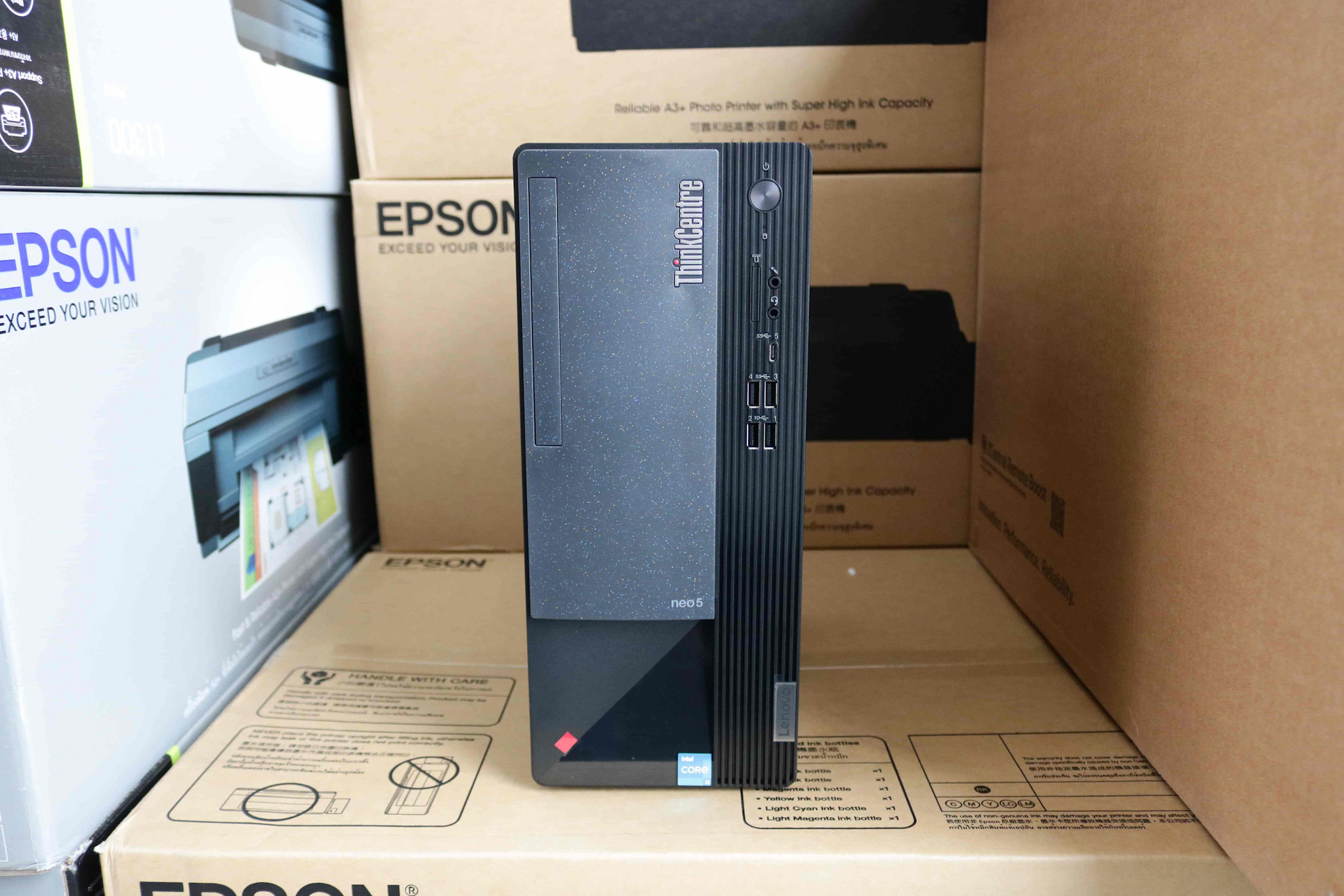 Hình ảnh chi tiết PC Lenovo ThinkCentre Neo 50T Gen 3 i3-12100/ 256GB SSD/Đen - 11SC001LVA - Ảnh số 2