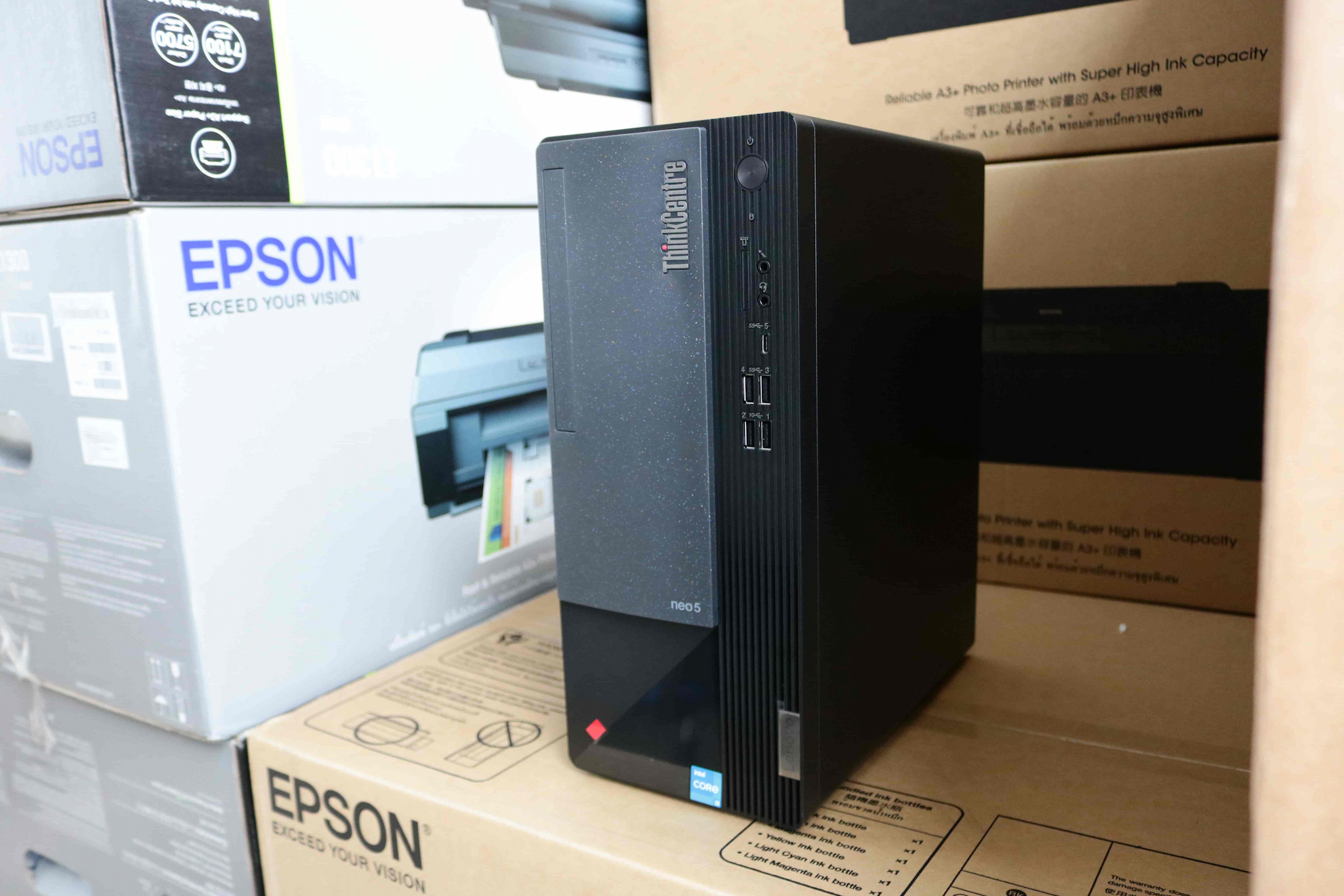 Hình ảnh chi tiết PC Lenovo ThinkCentre Neo 50T Gen 4 I5-13400/ 8GB/ 256GB SSD/ 1YR/ 12JB001GVA - Ảnh số 3
