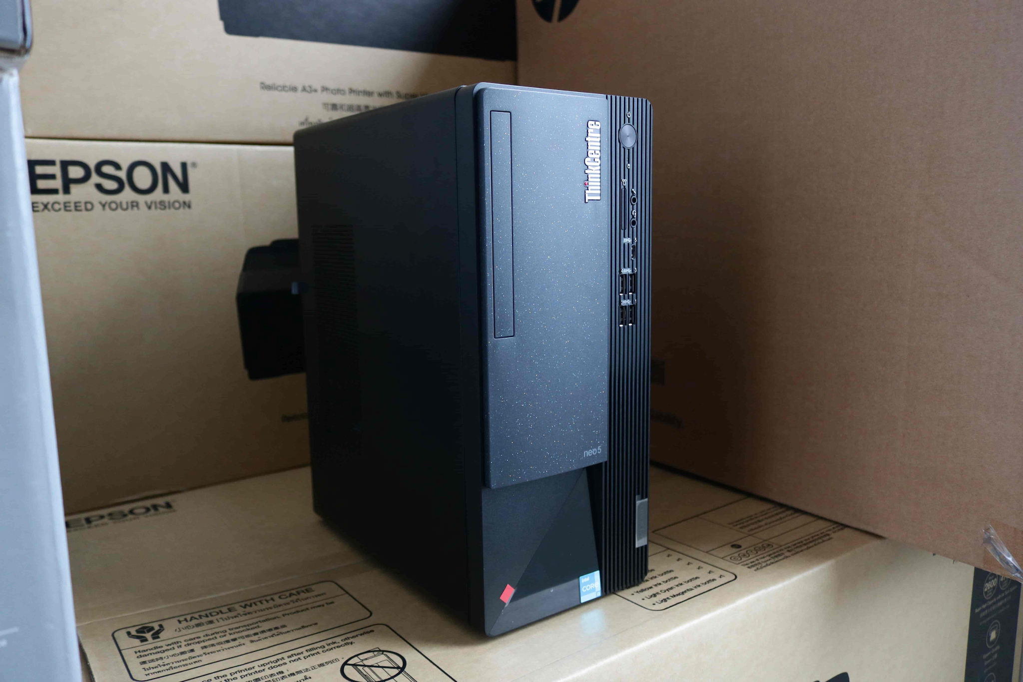 Hình ảnh chi tiết PC Lenovo ThinkCentre Neo 50T Gen 4 I5-13400/ 8GB/ 256GB SSD/ 1YR/ 12JB001GVA - Ảnh số 4