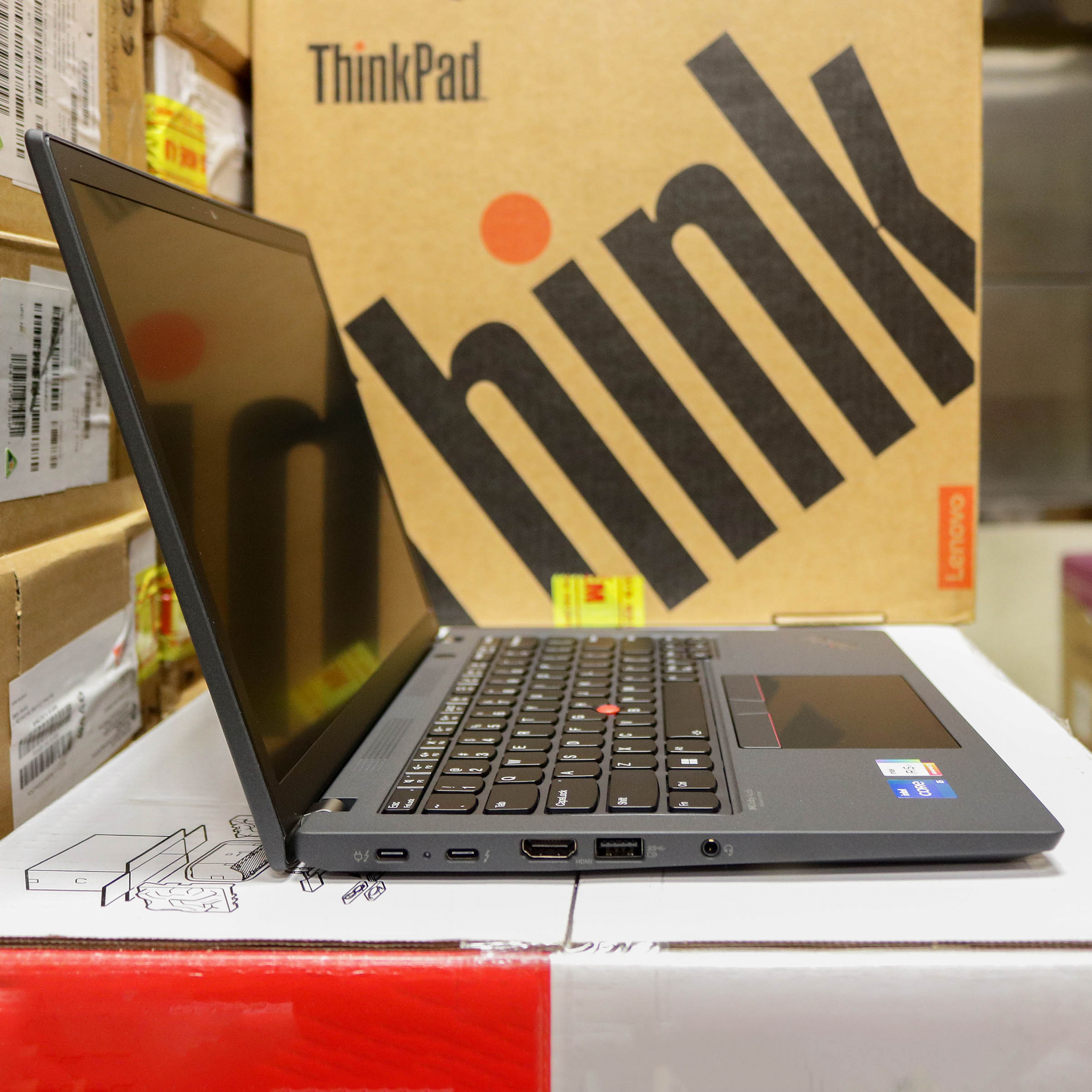 Hình ảnh chi tiết Laptop Lenovo Thinkpad x13 gen 3/ core i7-1255u/ 16gb/ 512 gb ssd/ 13.3inch wuxga/ villi black/ 21bqs31r00 - Ảnh số 7