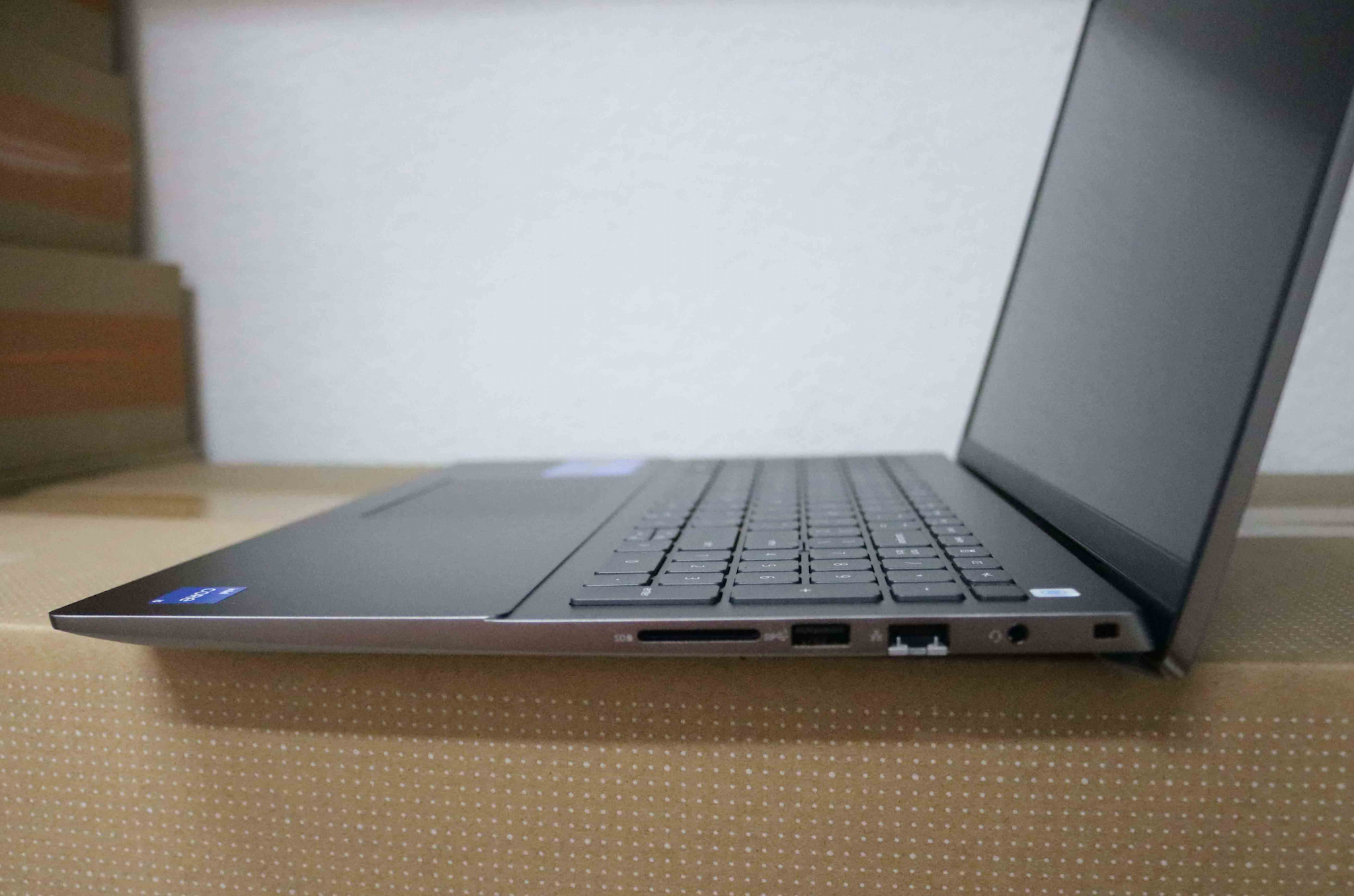 Hình ảnh chi tiết Laptop Dell Vostro 5620/I5-1240P/16Inch/8Gb256Gb/4 Cell/Win11/V6I5001W1 - Ảnh số 3