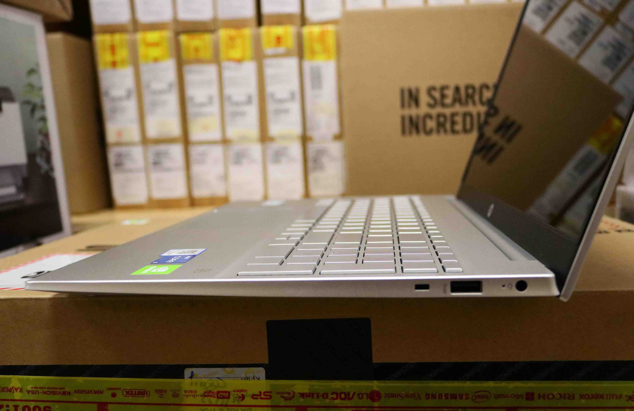 Hình ảnh chi tiết Laptop HP Pavilion 15-eg2063TX I5-1235U/ 8GD4/ 512Gb SSD/ 15.6FHD/win 11/2G MX550/7C0Q2PA - Ảnh số 3