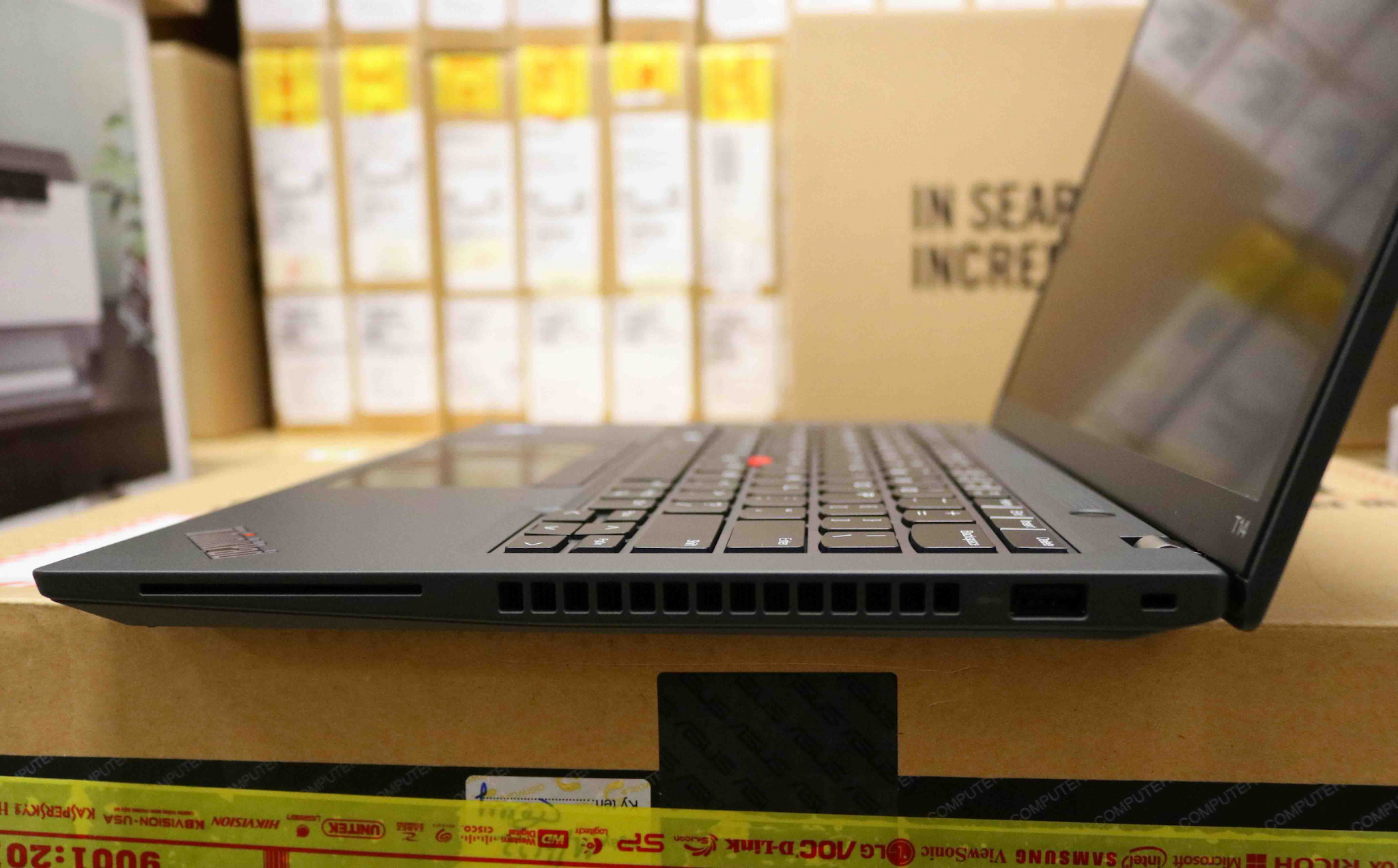 Hình ảnh chi tiết Laptop Lenovo Thinkpad T14 Gen 3 I5-1240P/ 8GB /512GB SSD/ MX550 2GB/ 14INCH WUXGA/ 21AH008PFQ - Ảnh số 4