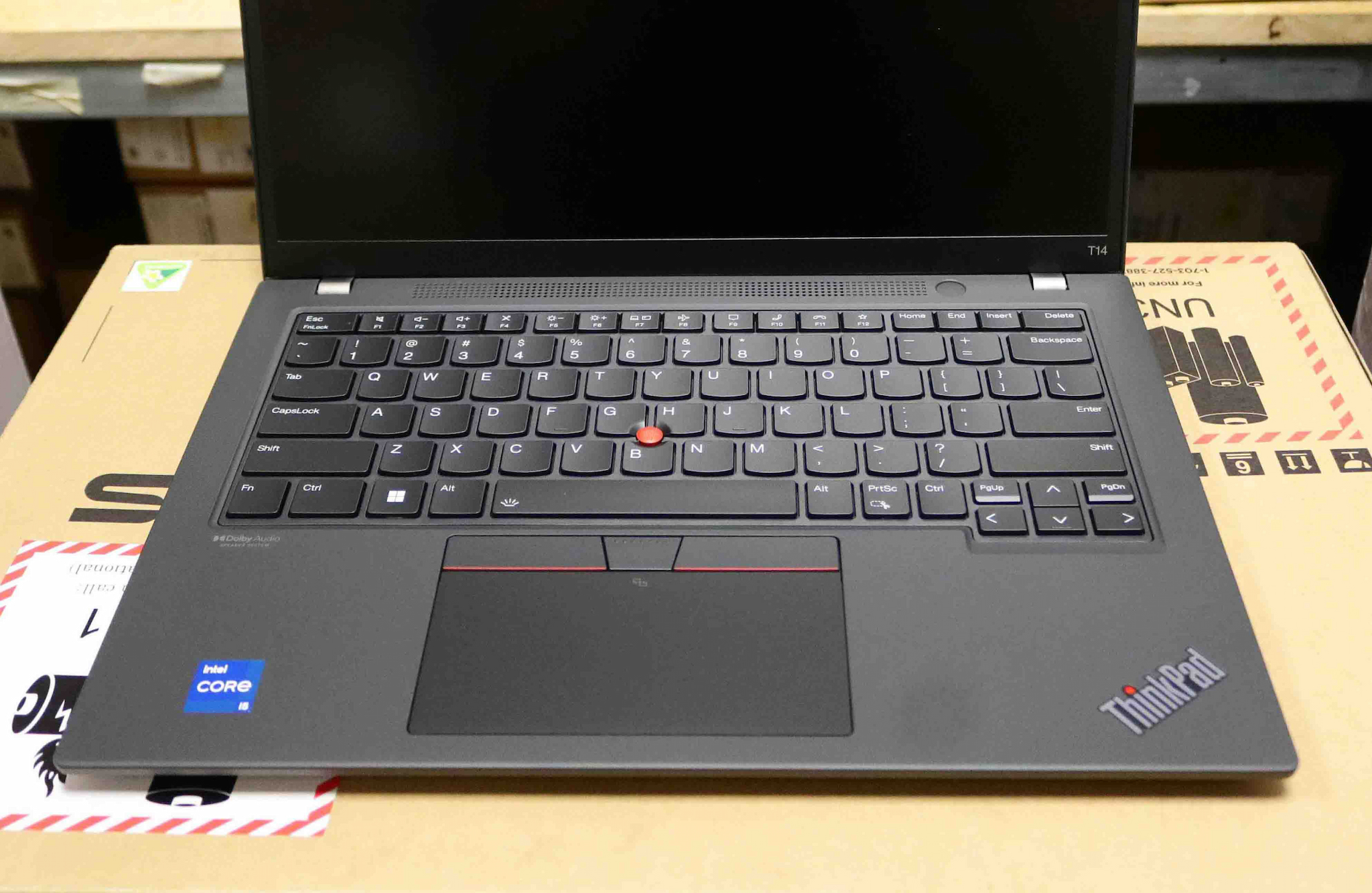 Hình ảnh chi tiết Laptop Lenovo ThinkPad T14 Gen 3 I5-1240P/ 8GB/ 512GB SSD/ MX550 2GB/ 14INCH WUXGA/Win 11/21AH00L8FQ - Ảnh số 2