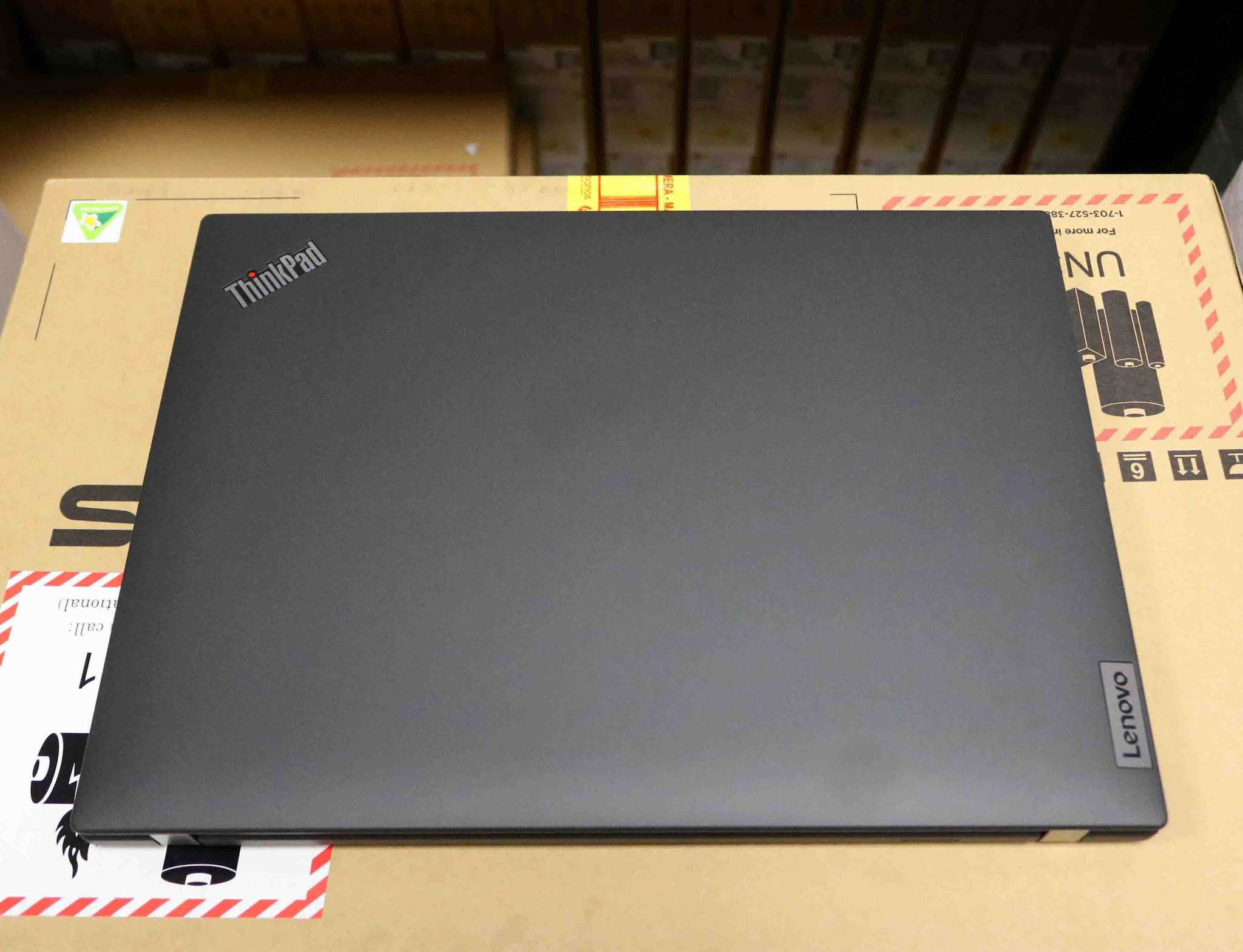 Hình ảnh chi tiết Laptop Lenovo ThinkPad T14 Gen 3 I5-1240P/ 8GB/ 512GB SSD/ MX550 2GB/ 14INCH WUXGA/Win 11/21AH00L8FQ - Ảnh số 5