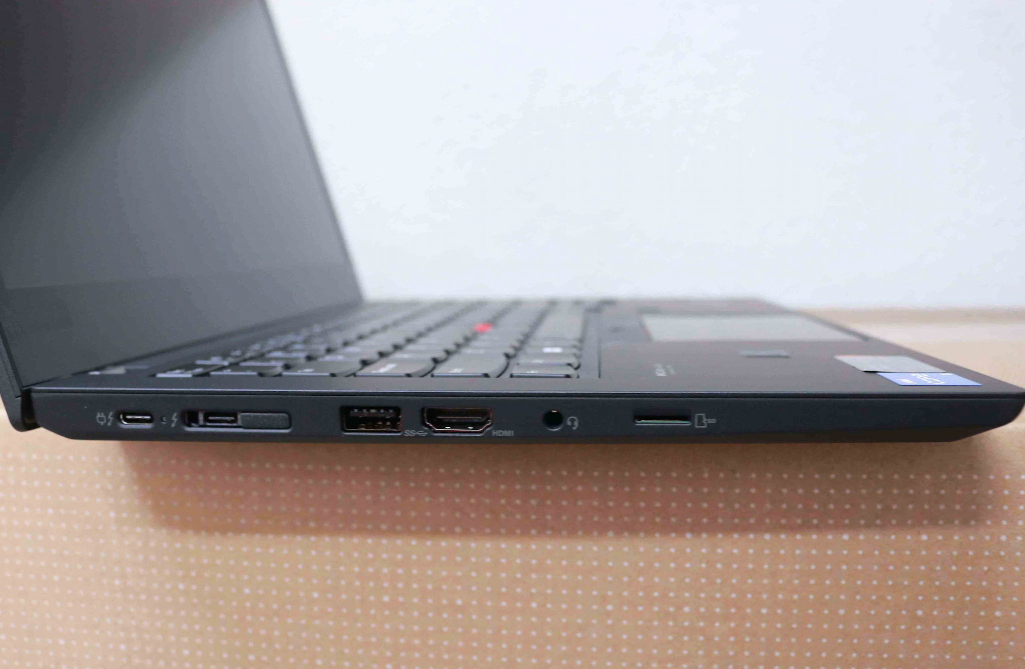 Hình ảnh chi tiết Laptop Lenovo ThinkPad T14 G2 I5-1135G7/ 2x8GB RAM/ 512GB SSD/14INCH FHD TOUCH/ WIN 11 PRO/3YRS/20W0016GVN - Ảnh số 3