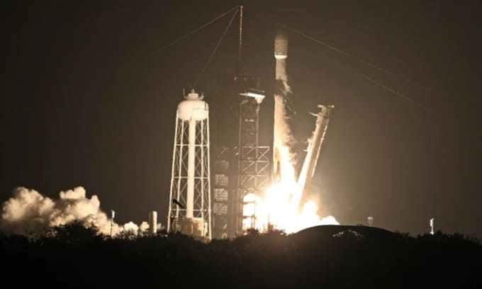 SpaceX Thành Công Phóng Hai Tàu Đổ Bộ Mặt Trăng - Bước Tiến Mới Trong Thám Hiểm Vũ Trụ