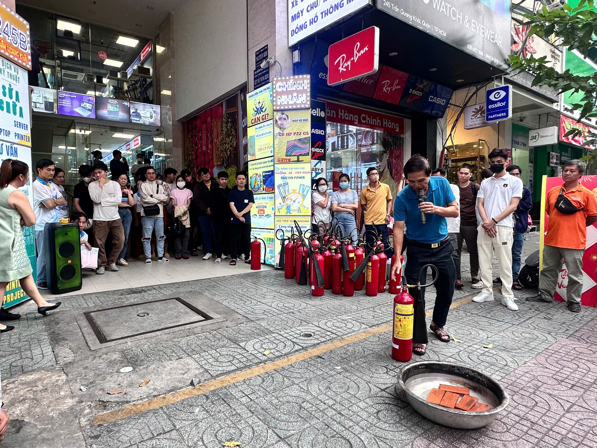 Tập huấn sử dụng bình chữa cháy tại Công Nghệ Chính Nhân