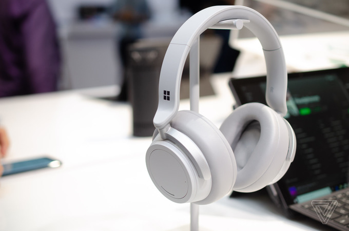 Microsoft ra tai nghe không dây chống ồn