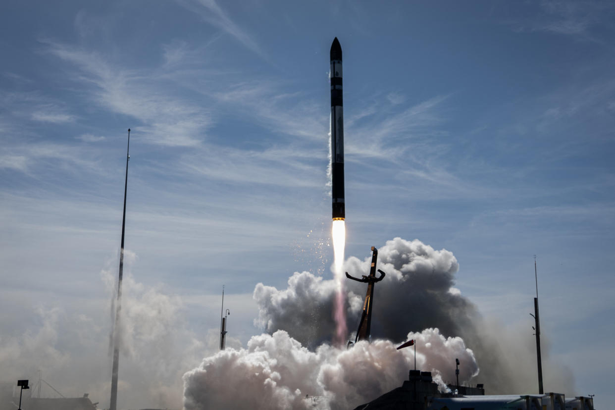 Rocket Lab Lập Kỷ Lục Tốc Độ Phóng: Hai Nhiệm Vụ Trong 24 Giờ Từ Hai Bán Cầu